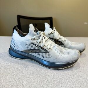 Brooks Levitate Stealthfit 5 Women's Size 9 B (Medium) Running Shoes White Black